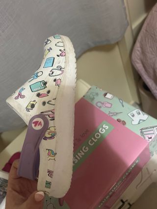 Zuecos Enfermera Hospital Blanco y Morado Da 37