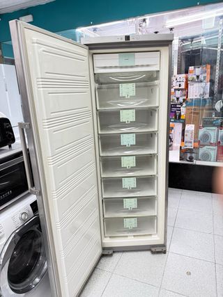Congelador Vertical Liebherr 1.85m con garantía