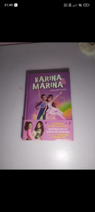 Idénticas y opuestas (Karina & Marina 1)