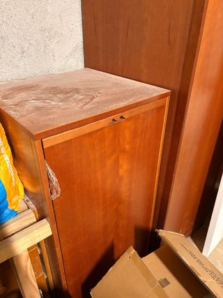 Armarios de madera color marrón