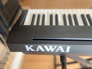 Piano Eléctrico Kawai 110 con Soporte