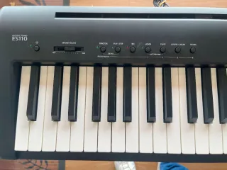 Piano Eléctrico Kawai 110 con Soporte