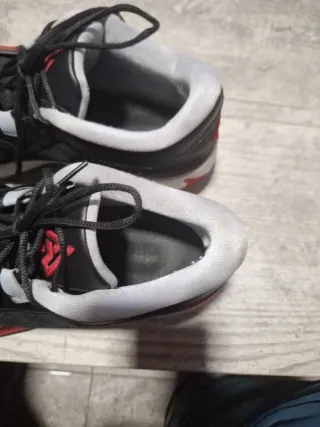 Zapatillas Nike Negras y Rojas