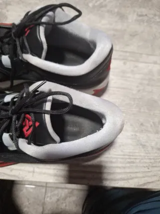 Zapatillas Nike Negras y Rojas