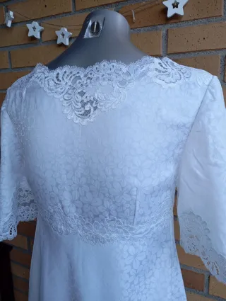 Bata de encaje vintage blanca