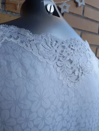 Bata de encaje vintage blanca