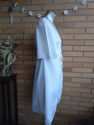 Bata de encaje vintage blanca