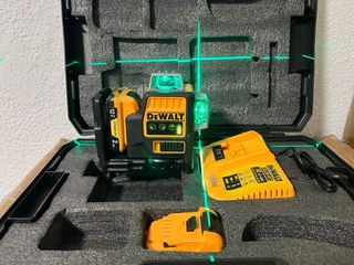 Nivel Láser Dewalt + Baterías