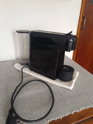 Máquina de café Nespresso Preta