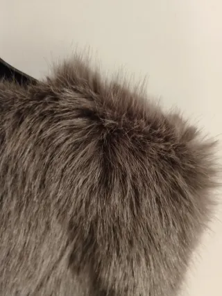 Chaleco de pelo gris