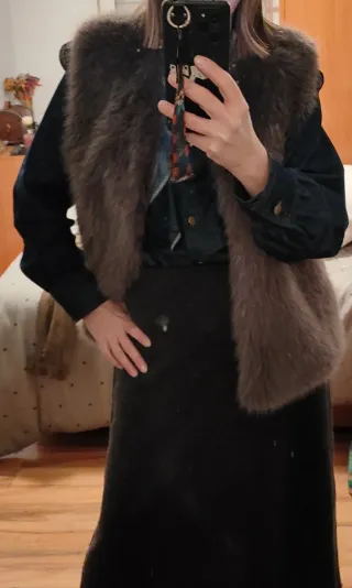 Chaleco de pelo gris