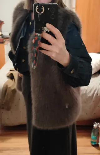 Chaleco de pelo gris