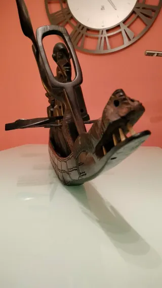 Canoa tribal africana madera exótica.