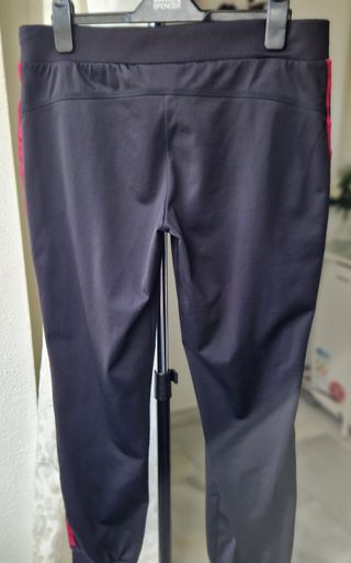 Pantalón deportivo Adidas gris y rojo