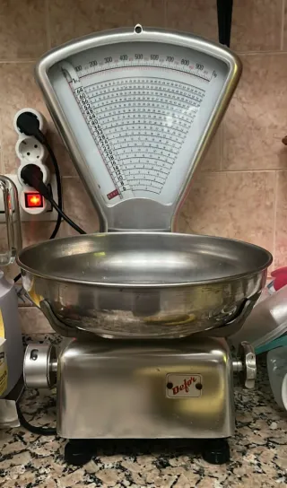 BÁSCULA VINTAGE ANTIGUA DEFOR