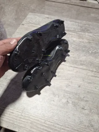 Zapatillas Adidas Negras y Amarillas