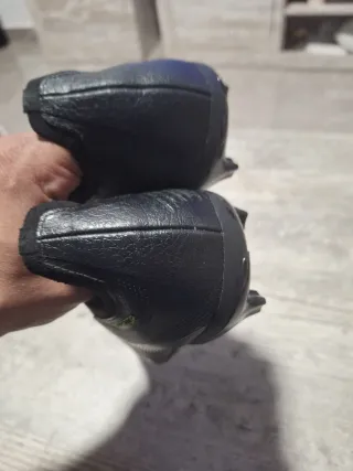 Zapatillas Adidas Negras y Amarillas