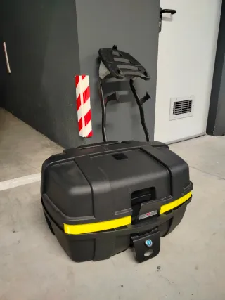 Baúl GIVI + Herrajes CBR 600 F4I