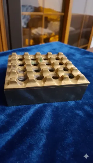 Cenicero vintage de latón