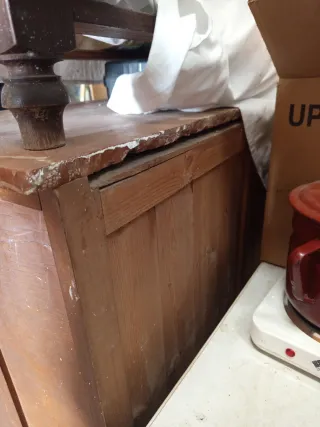 Cómoda de madera para restaurar