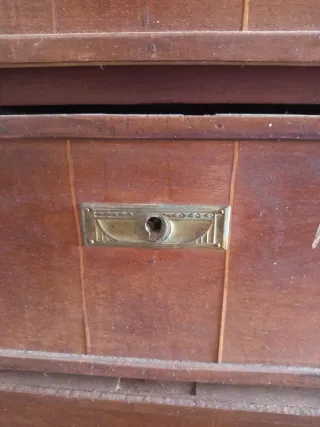 Cómoda de madera para restaurar