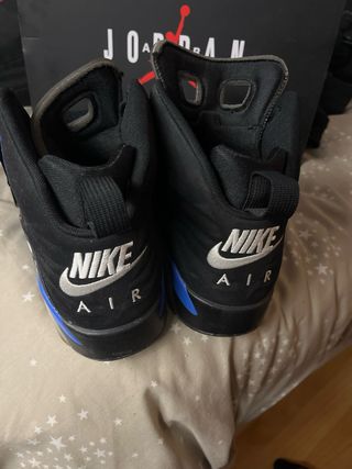 Zapatillas Jordan Negras y Azules