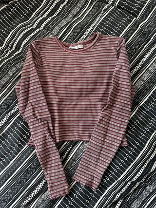 Camiseta de rayas rojas y blancas