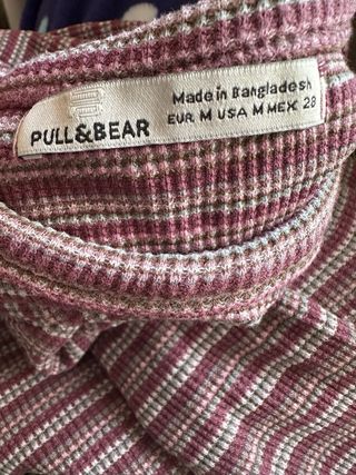 Camiseta de rayas rojas y blancas