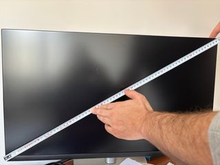 Pantalla Dell Negra y Plateada