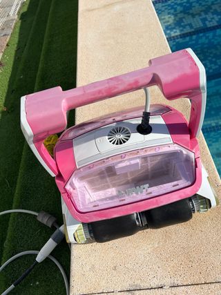 Robot Limpiafondos BWT B100 Rosa y Blanco