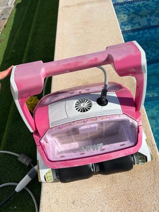 Robot Limpiafondos BWT B100 Rosa y Blanco