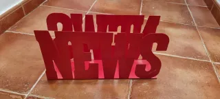 Revistero News Rojo Metal