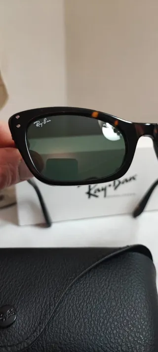 Occhiali da sole marca Ray-Ban Lady Burbank RB2299