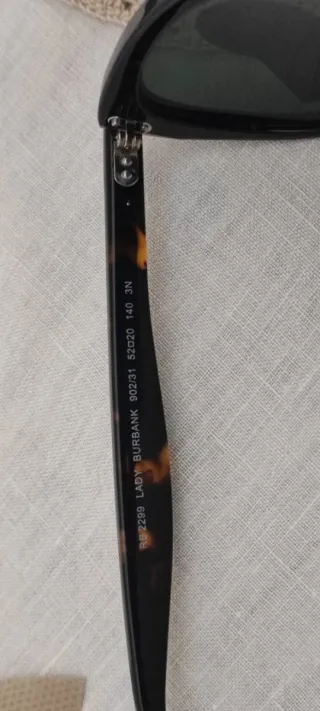 Occhiali da sole marca Ray-Ban Lady Burbank RB2299