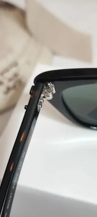 Occhiali da sole marca Ray-Ban Lady Burbank RB2299