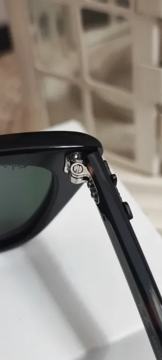 Occhiali da sole marca Ray-Ban Lady Burbank RB2299