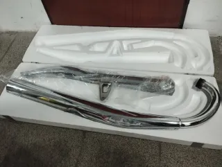 Suzuki GT 750 escapes cromados