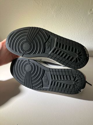 Nike Air Jordan 1 Low Grises Blancas Negras