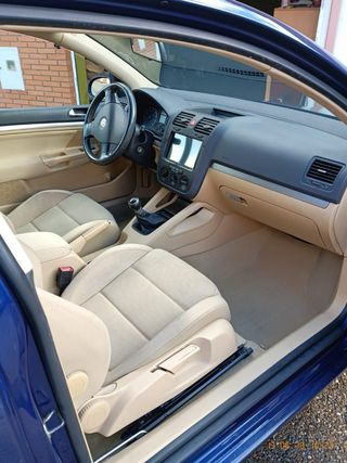 Volkswagen Golf 2004