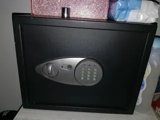 Caja Fuerte Negra con Teclado Digital y dos llaves