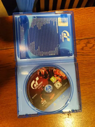 Volante Logitech PS4 (incluye un juego)