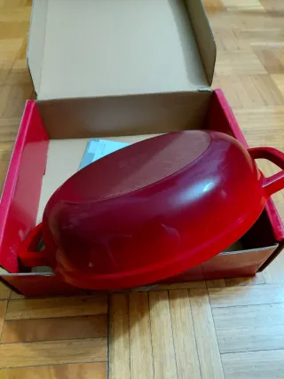 Cazuela de hierro fundido Ernesto roja 2L