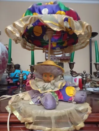 Lámpara de mesa antigua vintage de muñeco de trapo