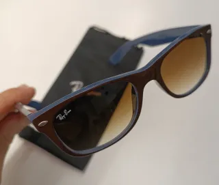 Gafas de sol Ray-Ban RB2132 New Wayfarer con funda