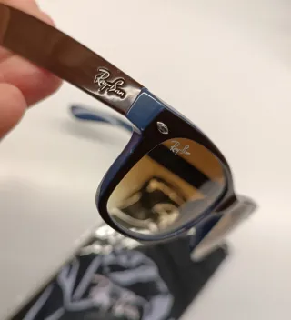 Gafas de sol Ray-Ban RB2132 New Wayfarer con funda