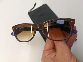 Gafas de sol Ray-Ban RB2132 New Wayfarer con funda