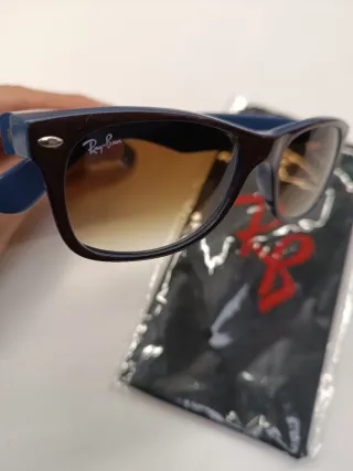 Gafas de sol Ray-Ban RB2132 New Wayfarer con funda