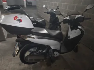 Moto Scooter Honda 125cc Blanca