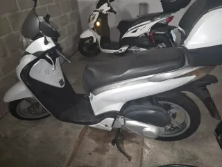 Moto Scooter Honda 125cc Blanca
