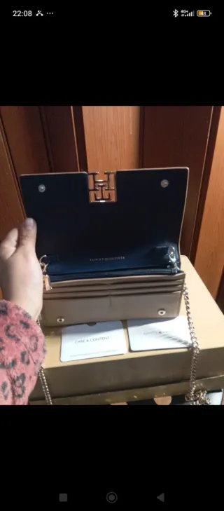 Cartera Tommy Hilfiger Beige y Dorada